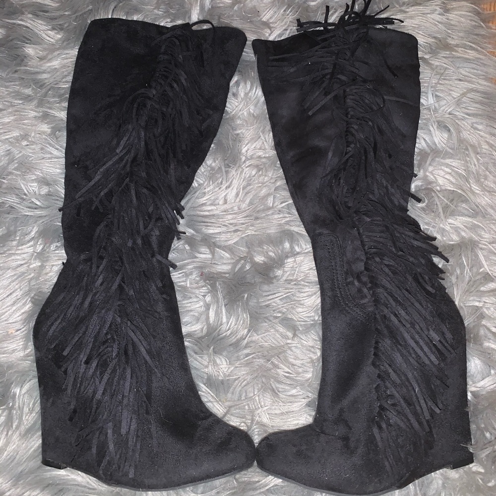 Black fringe boota